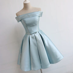 Plissiertes Homecoming-Kleid aus Satin mit schulterfreiem Schnitt