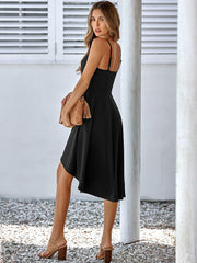 Ärmelloses Minikleid mit unregelmäßigem Ausschnitt, Rüschensaum und Spaghettiträgern