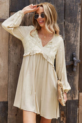 A-Linien-Kleid mit V-Ausschnitt und Spitze