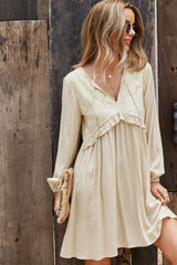 A-Linien-Kleid mit V-Ausschnitt und Spitze