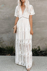 Einfarbige Spitzenkleider mit V-Ausschnitt