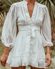 Trella – Babydoll-Kleid mit Knopfleiste und Spitze – Creme