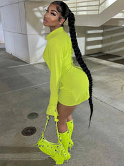 Langärmlige Mini-Hemdkleider mit asymmetrischem Saum