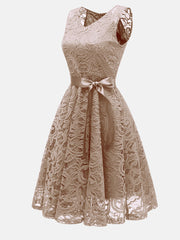 Elegantes ärmelloses Partykleid aus Spitze