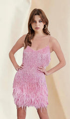 MINIKLEID MIT QUASTEN UND FEDERN IN ROSA