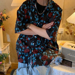 Blusenhemd mit dunklem Blumenmuster