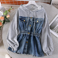 Gefälschte Zwei-Jacke aus Denim mit Kapuze und Nähten