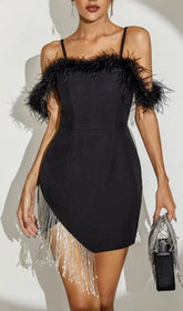 Minikleid mit Federträgern und Diamantkette in Schwarz