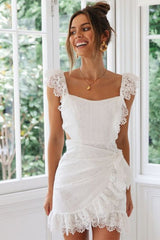 Boho Mini-Strandkleid mit Spitzenrüschen