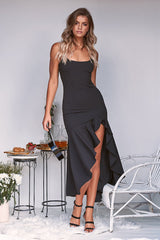 Ärmelloses Ballkleid mit Rüschensaum und Trägern