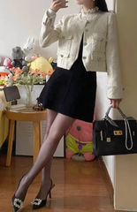 Einfarbiges Kleid mit Weste und Brustgurt