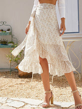 High Low Rock mit kleinem Blumenmuster und seitlicher Schnürung