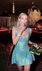 Rückenfreies Minikleid mit Pailletten und Riemchen in Grün