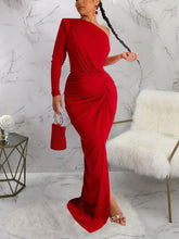 Kleider mit One-Shoulder-Träger und Rüschen