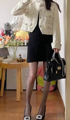 Einfarbiges Kleid mit Weste und Brustgurt