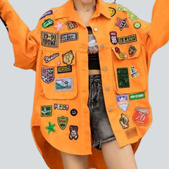 Jeansjacke mit Allover-Patches