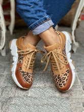 Sneaker mit Leopardenmuster