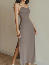 Figurbetontes Maxikleid mit Schlitz und Bindeband hinten