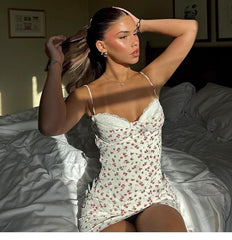 Minikleid mit Spitzenbesatz und Knöpfen und Blumenmuster