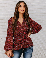 Us Forever – Paisley-Bluse mit Schößchen und Bindeband vorn
