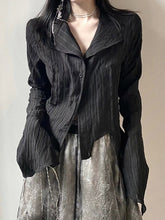 Langärmlige Bluse mit unregelmäßigen Streifen und Knopfleiste