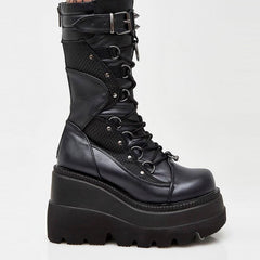 Gothic-Stiefel mit hohem Plateau