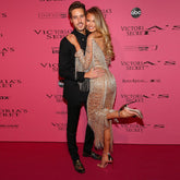 Maxi-Bodycon-Kleid mit Rundhalsausschnitt, langen Ärmeln und Quasten