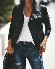 Slick Chick – Beschichtete Motorradjacke aus Kunstleder – Schwarz