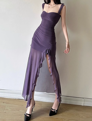 Gerüschtes, asymmetrisches Neckholder-Minikleid