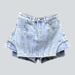 Mehrlagiger, hell gewaschener Jeans-Skort