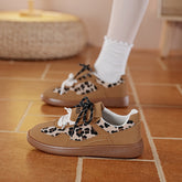 Lässiger Sneaker mit Stern-Leoparden-Print