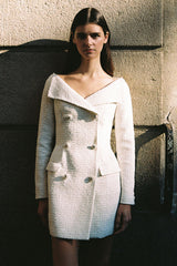 Beiges zweireihiges Bouclé-Minikleid