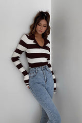 Langärmliger Rippstrickpullover mit Streifenmuster