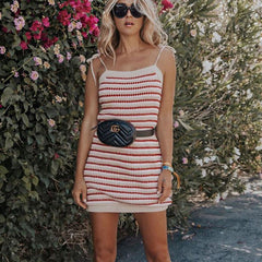 Kurzer Rock mit Schnürsenkelstreifen