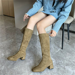 Klobige Stiefel im britischen Stil mit seitlichem Reißverschluss und spitzer Zehenpartie