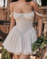 Kiniwood – Ausgestelltes Korsettkleid