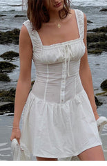 Maribel – Minikleid im Korsett-Stil mit Lochstickerei