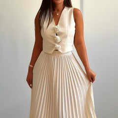 Weißes zweiteiliges Set aus Oberteil und Rock mit Blumenapplikationen