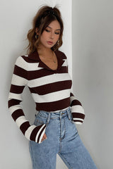 Langärmliger Rippstrickpullover mit Streifenmuster