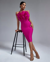 Trägerloses Midi-Bandagekleid mit Federn