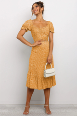 Süßes geblümtes Sommerkleid