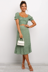 Süßes geblümtes Sommerkleid