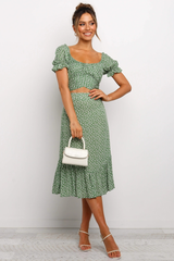 Süßes geblümtes Sommerkleid