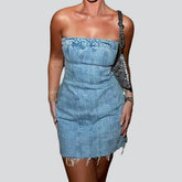 Trägerloses Jeanskleid mit ungesäumtem Saum