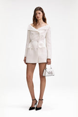 Beiges zweireihiges Bouclé-Minikleid