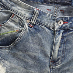 Elastische zerrissene Retro-Jeansshorts