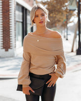 Tess – Schulterfreier Pullover aus Kaschmirmischung – Kamel