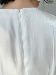 Midikleid aus Satin mit Knöpfen