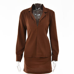 Geknöpfte Bluse, hoher Taillenrock, zweiteilig