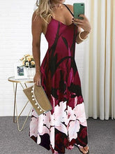 Kleid mit V-Ausschnitt, Blumenmuster und Trägern